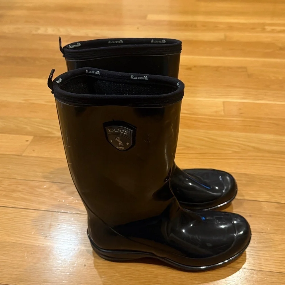 Kamik women’s black rain boots size 8 .